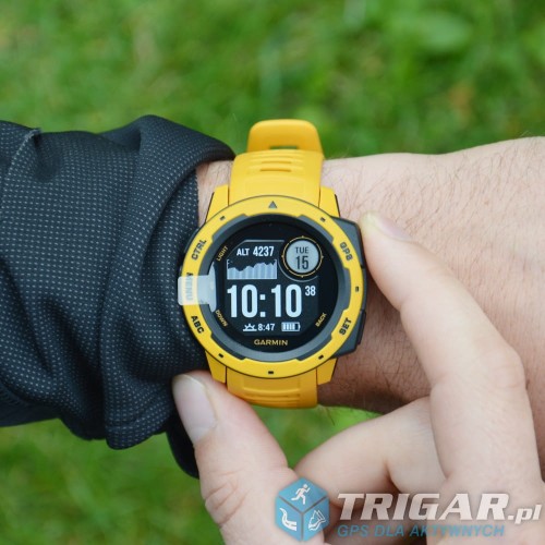 garmin-instinct-ciemnozolty-1.jpg