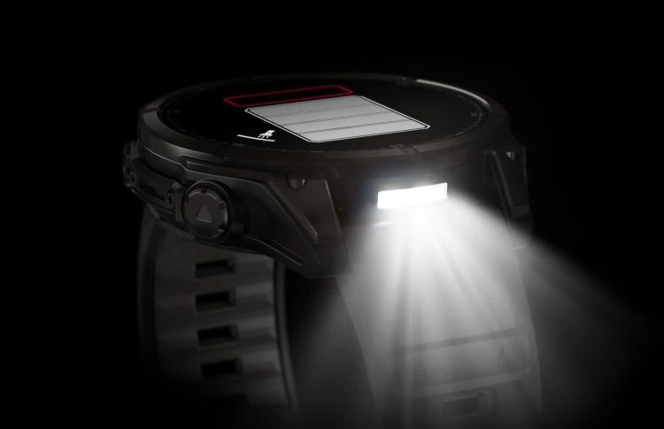 Fenix8_47_CarbonGray_HR_Flashlight.webp