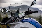 Nawigacja Garmin Zumo XT3 na kierownicy motocykla.