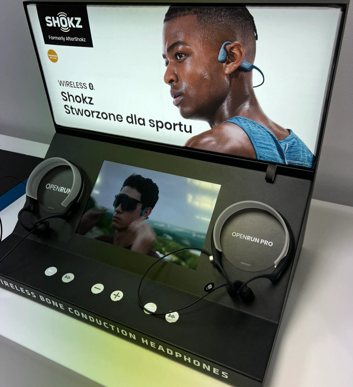 Stacja odsłuchowa Shokz w sklepie stacjonarnym TRIGAR