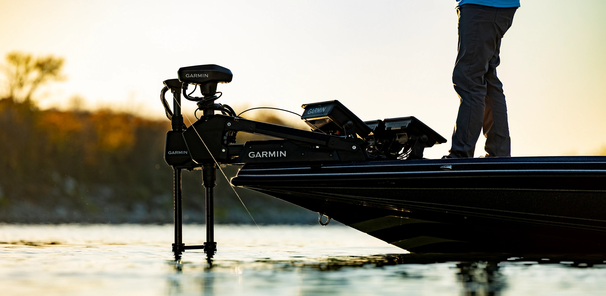 Zdjęcie główne przedstawiające system echosondy Garmin Panoptix LiveScope 2 HD na łodzi
